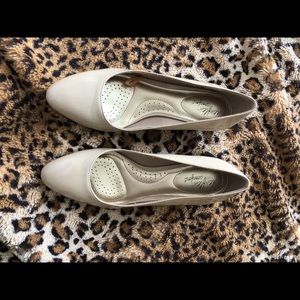 Women’s dress shoes